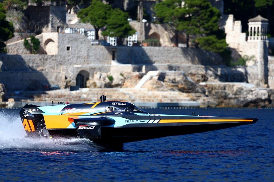 Beyond Sustainability: How E1 Powerboats Redefine Electric Motorsport