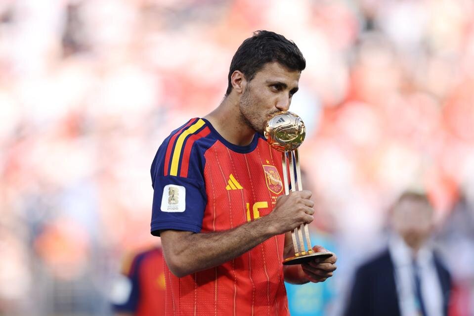 FC Barcelona Makes Contact With Manchester City And Rodri