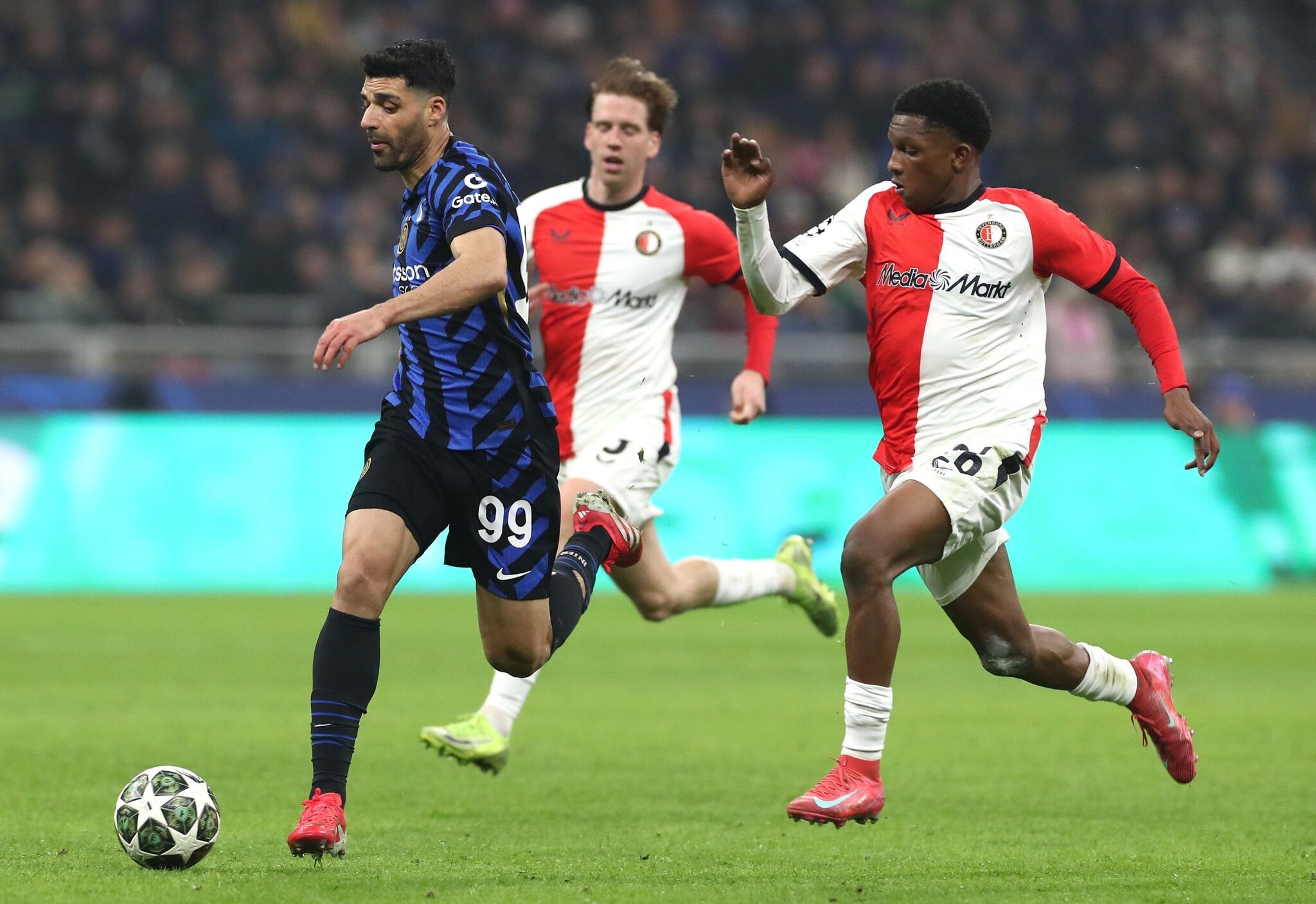 Feyenoord not willing to allow young star to join Nottingham Forest until Premier League club increases its bid