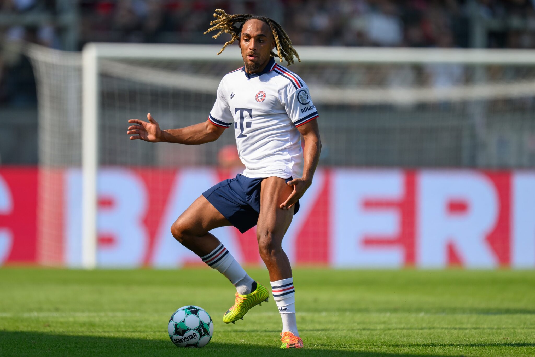 Vincent Kompany praises Bayern Munich departure candidate Sacha Boey after Villa performance