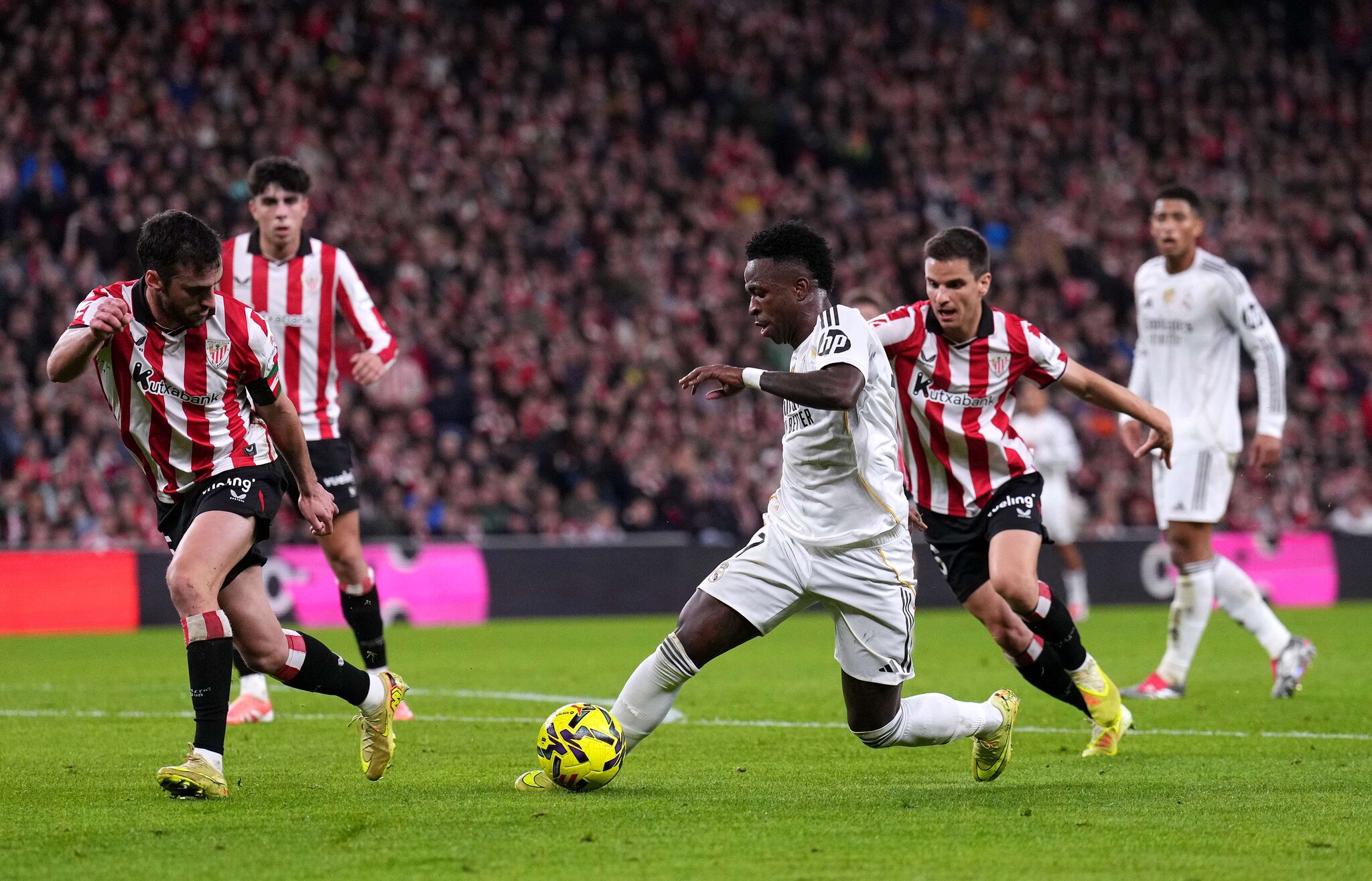 Real Madrid star Vinícius Jr. goes dark on social media