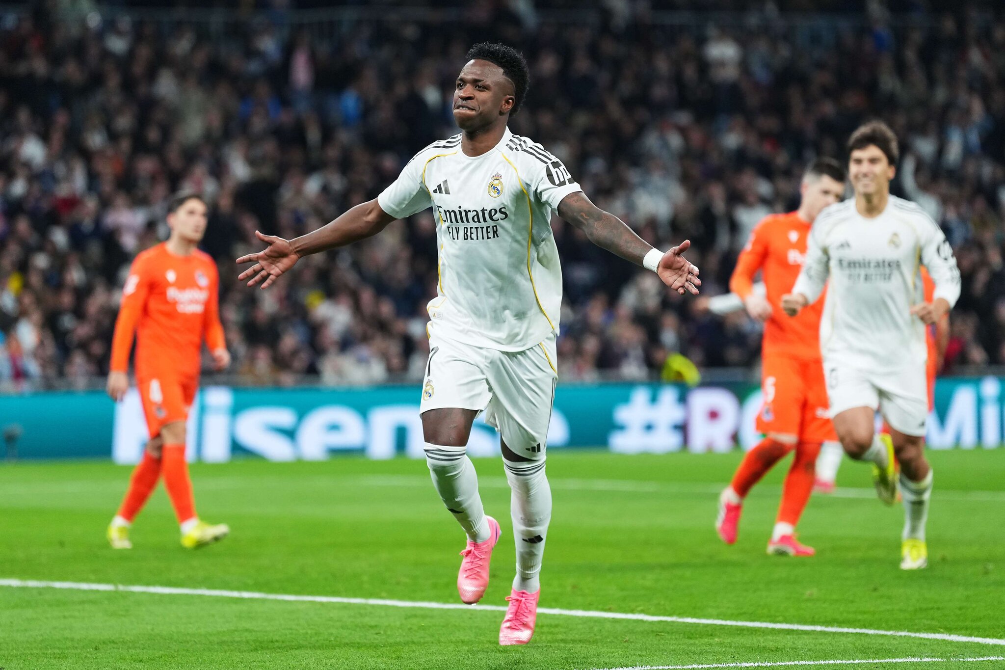 Official: Arsenal miss out as Real Madrid announce Vinícius Jr. deal