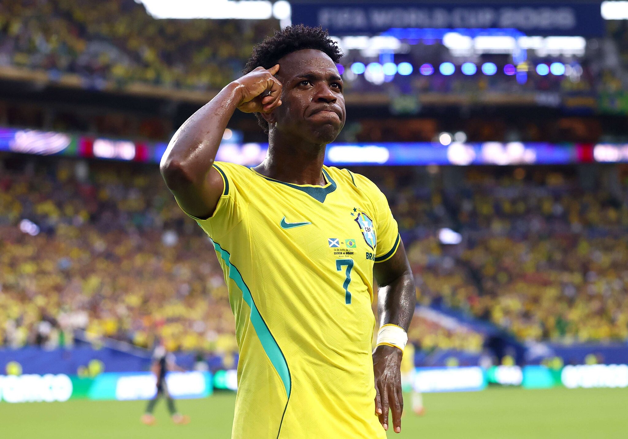 Real Madrid make final Vinícius Jr. call amid Arsenal links