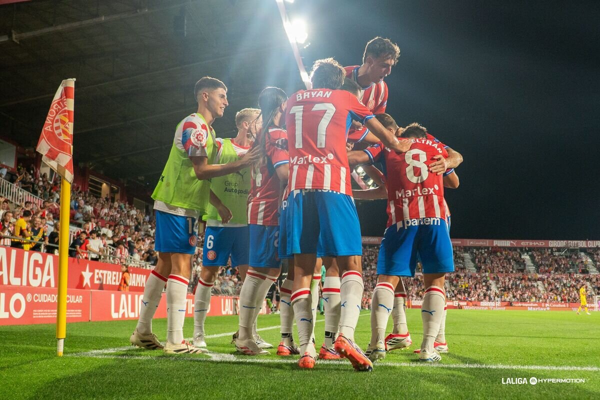 Girona thrashes Las Palmas and secures their first victory.