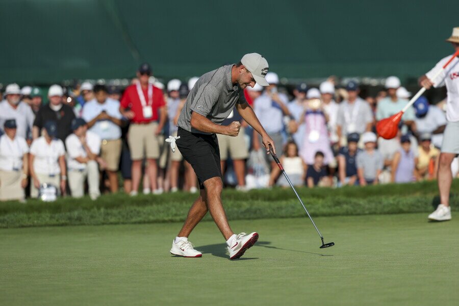 With dad on bag, England's Jack Whaley plays on at Merion