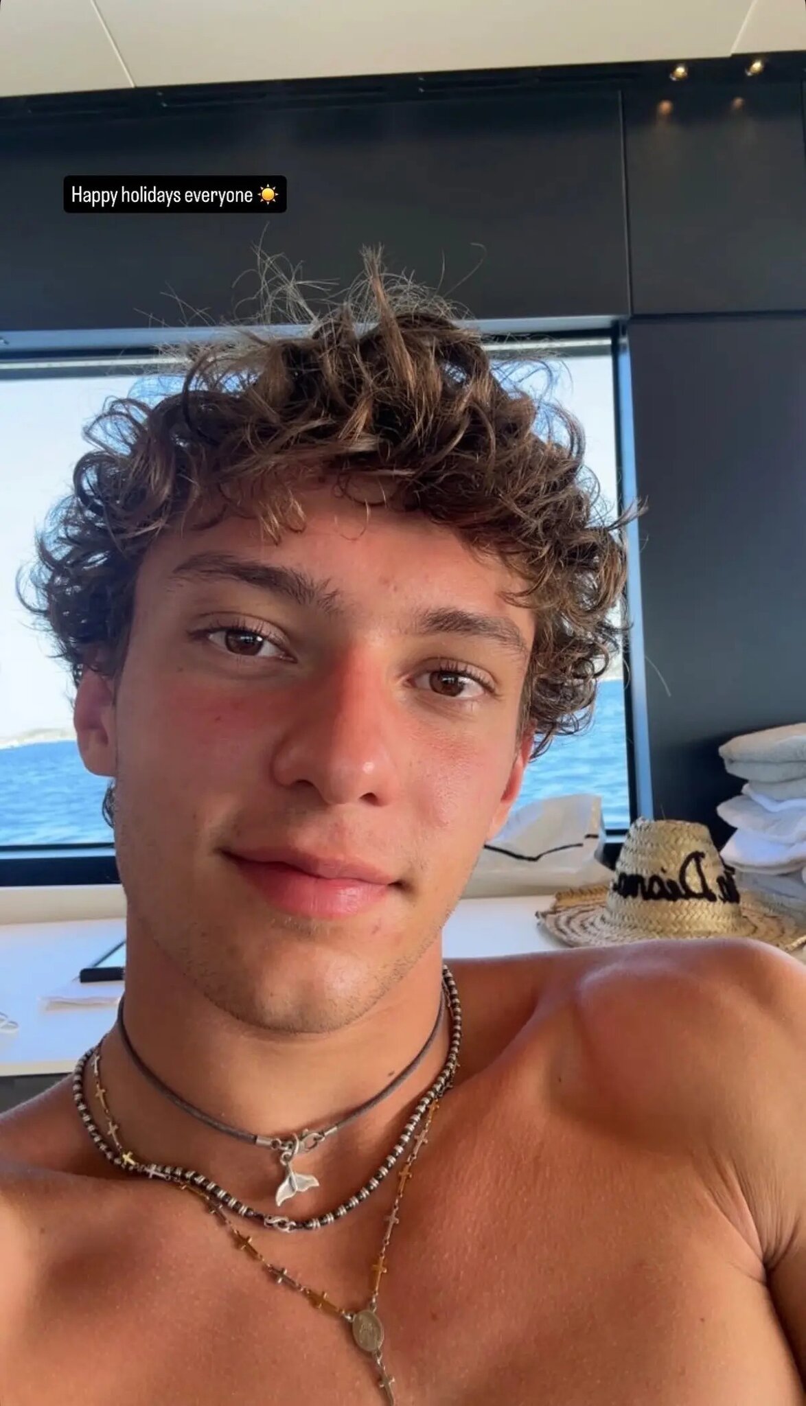 Antonelli joins Wolff and Verstappen on Sardinia holiday during F1 summer break