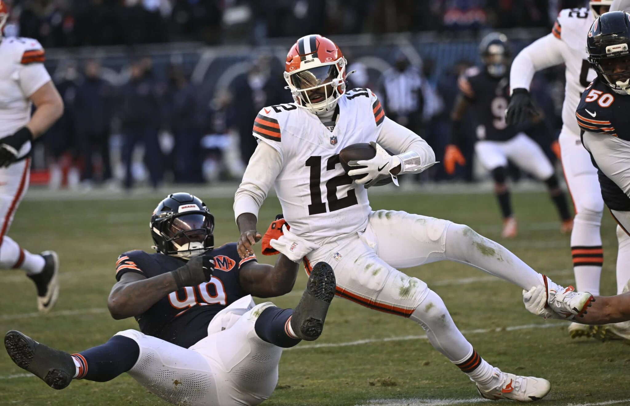 Falcons Land 24-Year-Old 11-Sack Pass Rusher in Late Trade With Bears