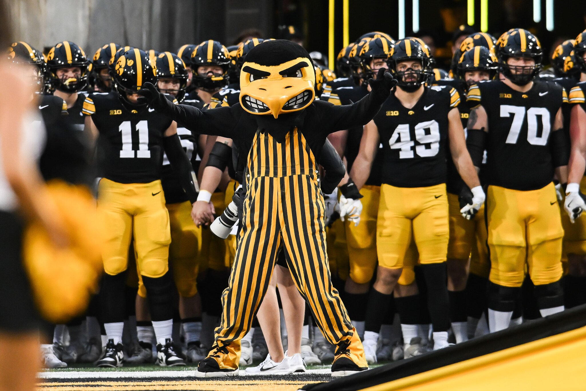 How to buy Iowa Hawkeyes college football tickets, Iowa football schedule