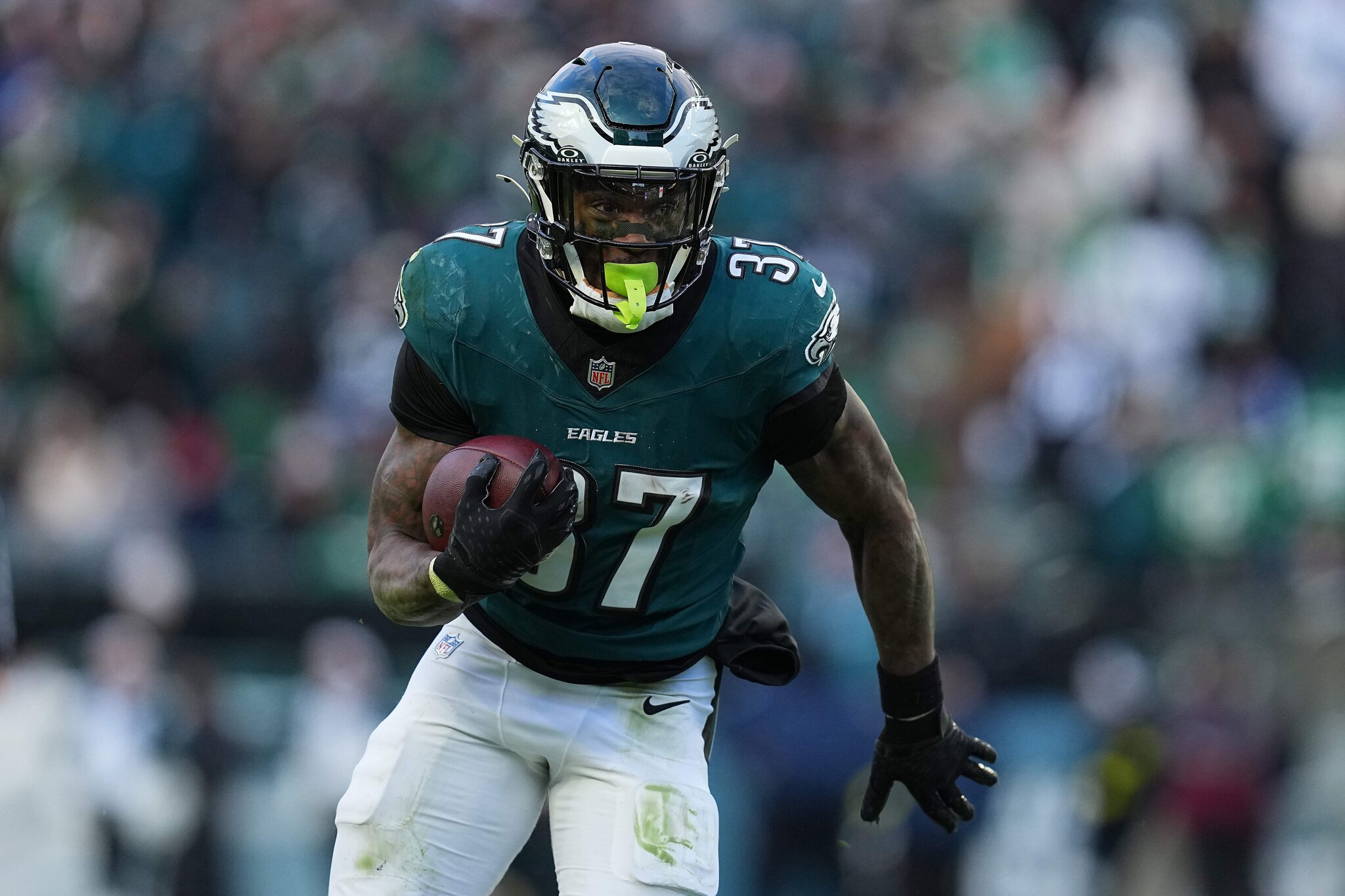Eagles’ First Practice Delivers Exciting Tank Bigsby News