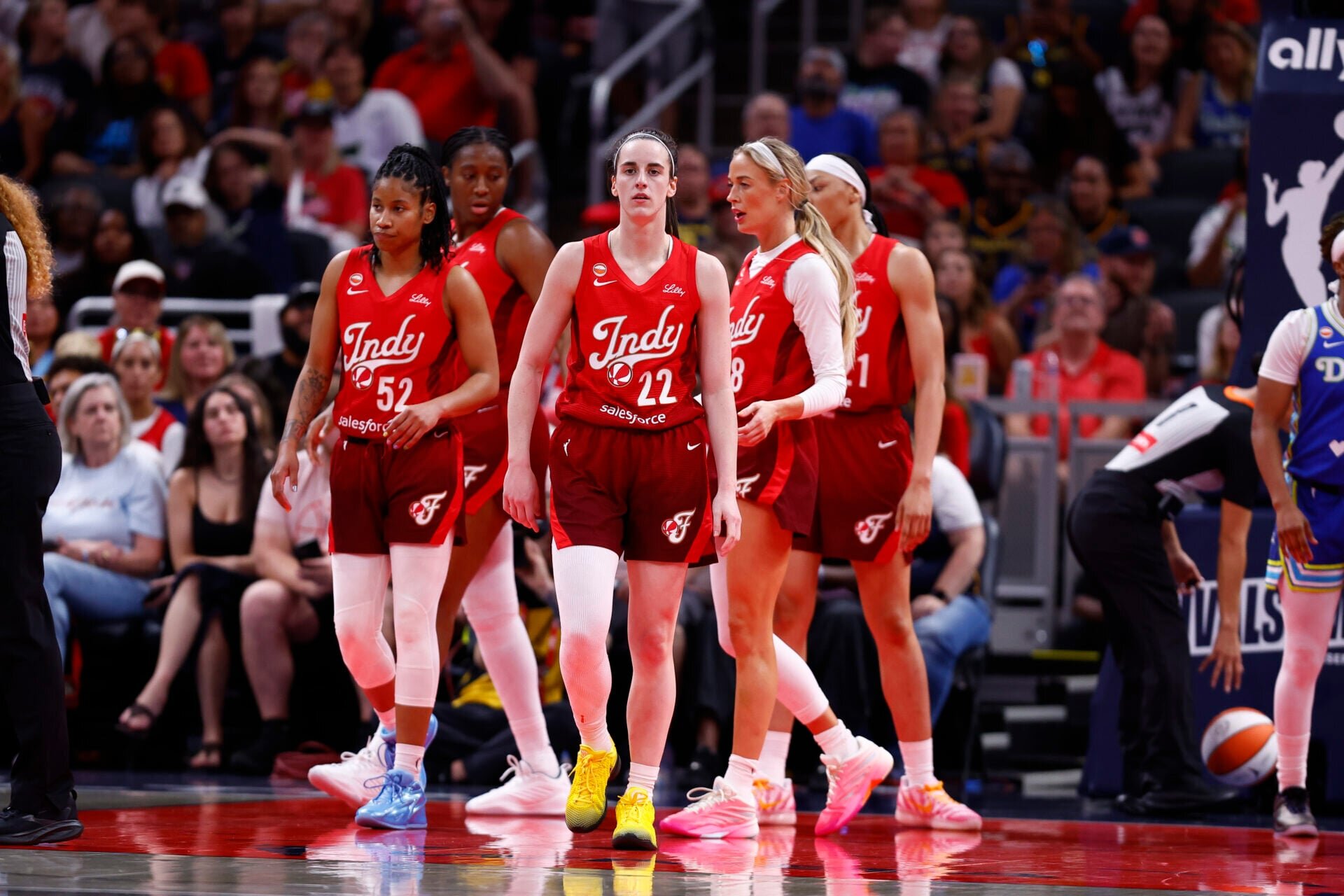 Caitlin Clark makes heartwarming gesture for Indiana Fever teammates amid WNBA season