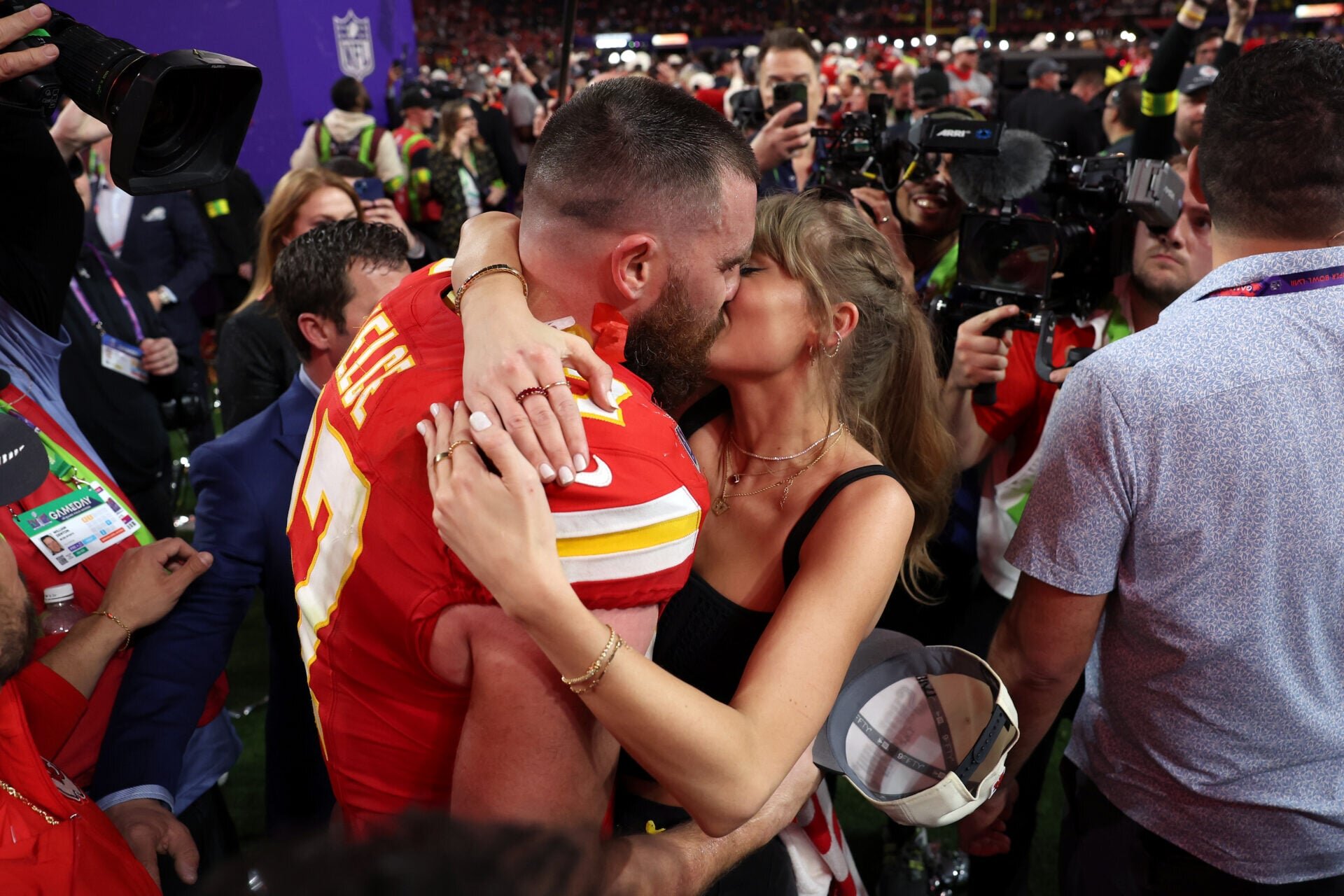More dudes ditching dates for the TV” Fans go wild as Super Bowl LXI lands on Valentine’s Day