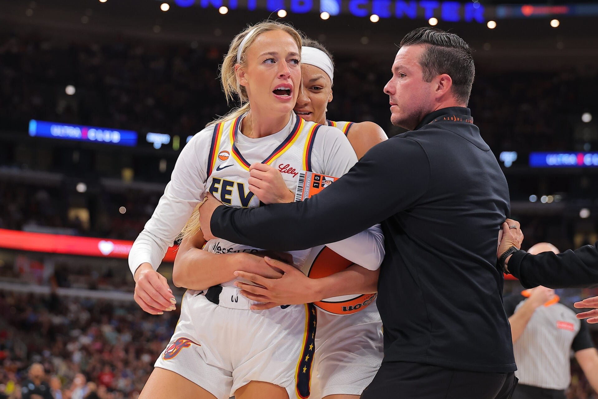 Sophie Cunningham responds to ‘White Privilege’ comment from hard-fouling opponent after Sky game