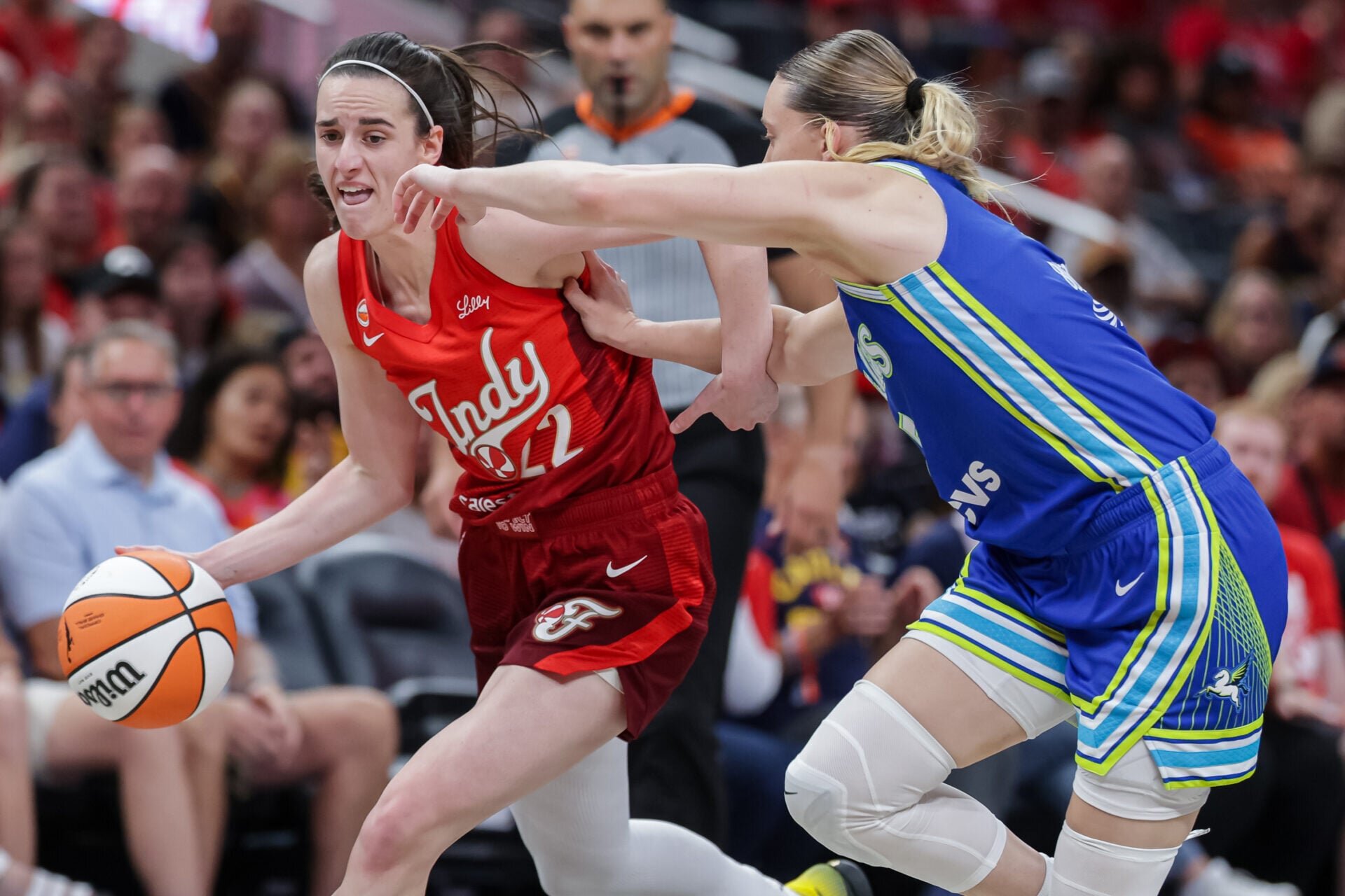 Levels to this’ – WNBA fans hype up Caitlin Clark after dominant display against Paige Bueckers