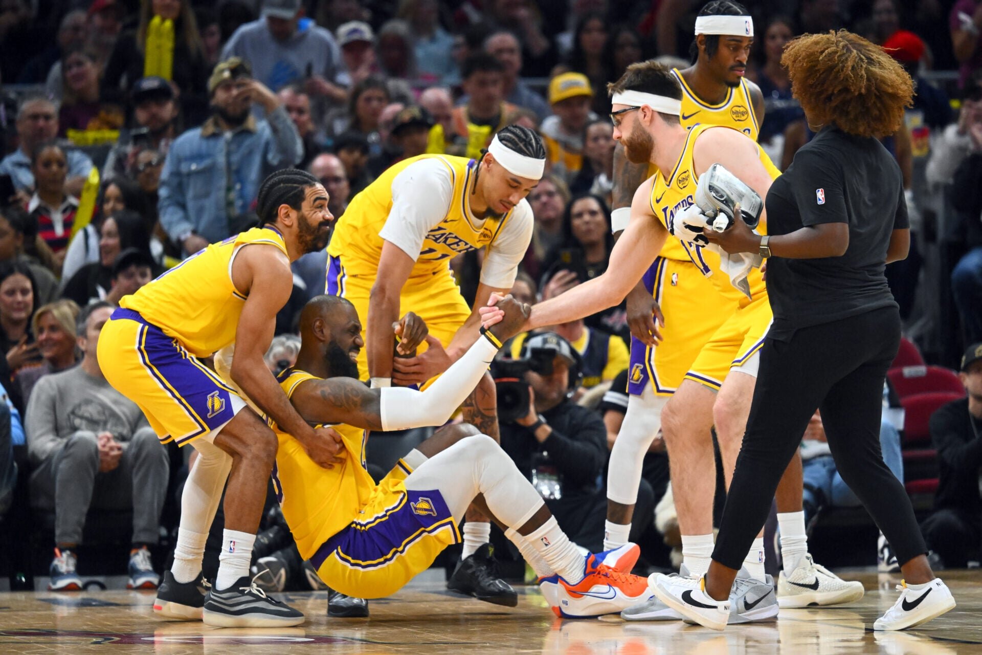 Miami Heat consider former LeBron James teammate for final roster spot after Klay Thompson signing