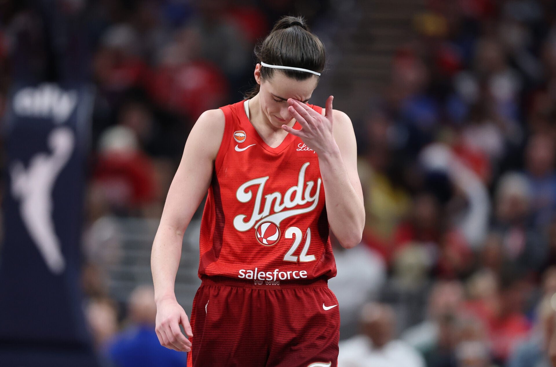 Ex-NFL star ruthlessly exposes Caitlin Clark’s flaw that led to Chelsea Gray’s OT game-winner