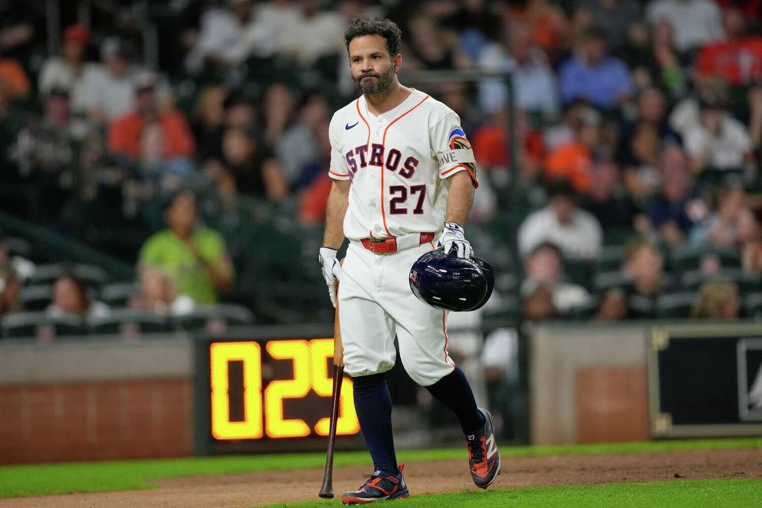 Houston Astros' bats struggle in loss to Chicago White Sox as AL West lead narrows