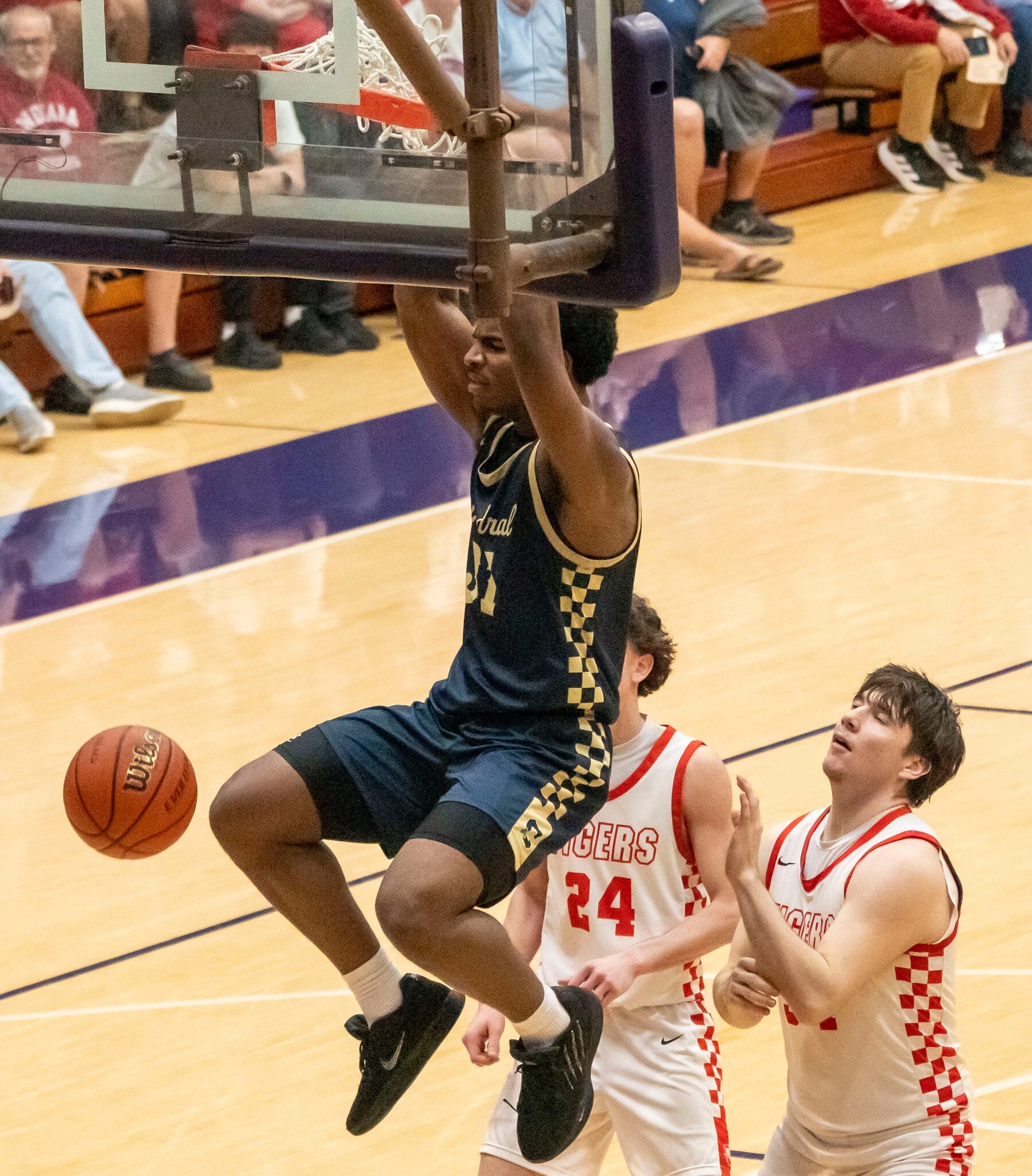 Stacked lineup set for Sneakers for Santa high school basketball event