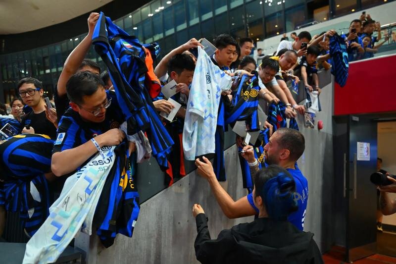 Inter's training session in Hong Kong and connection with their fans