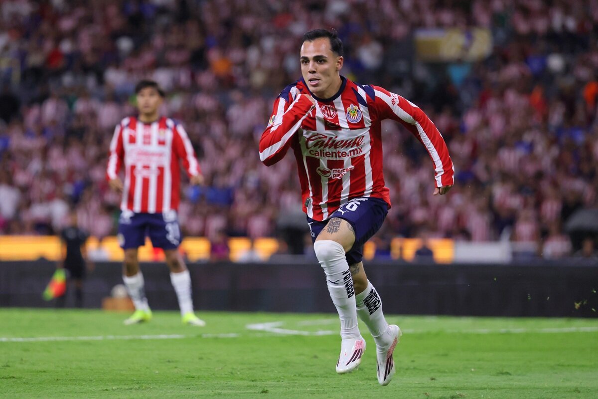 19-year-old Chivas winger is catching Arsenal’s attention