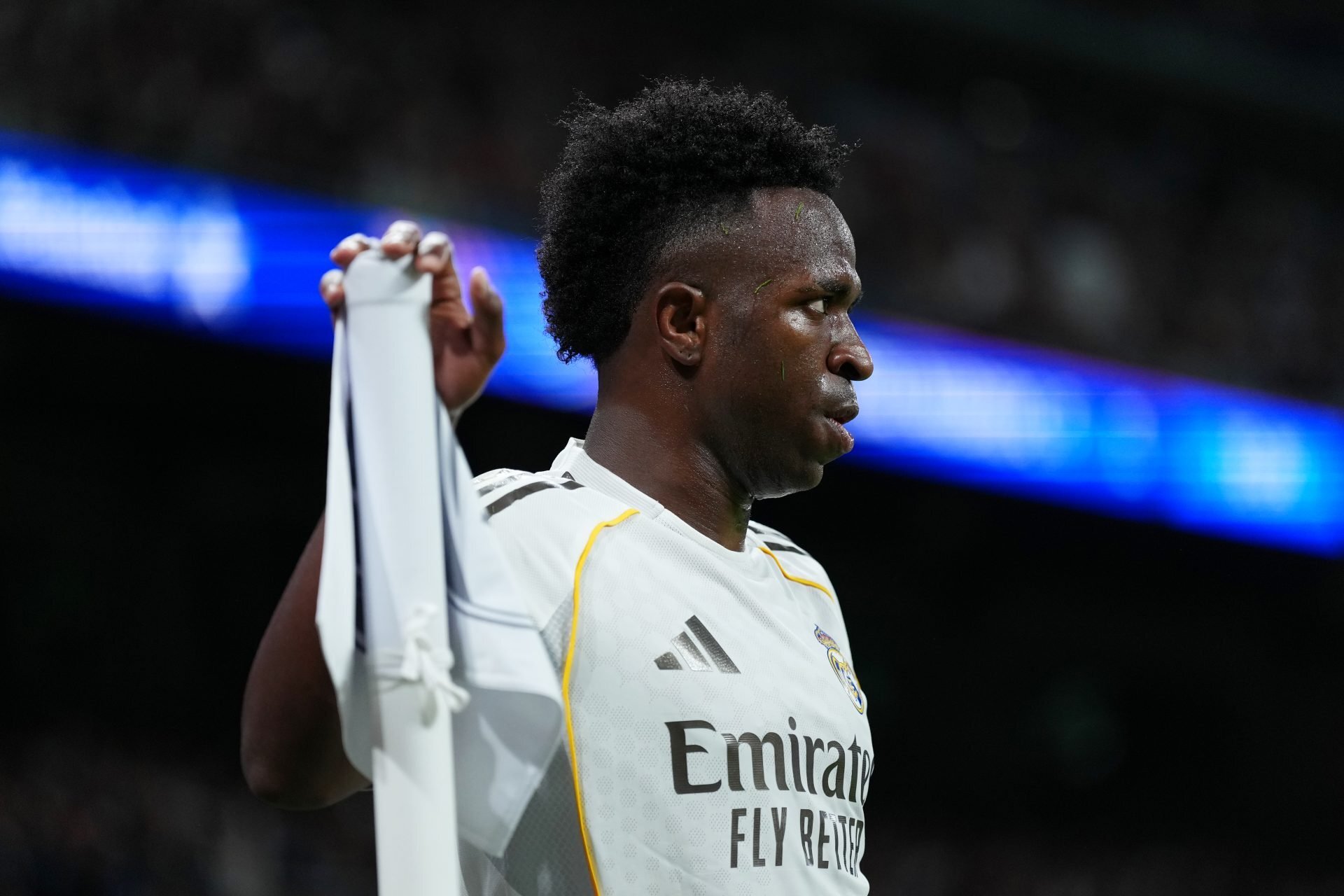 Confirmed: Vinicius signs new contract at Real Madrid until 2032