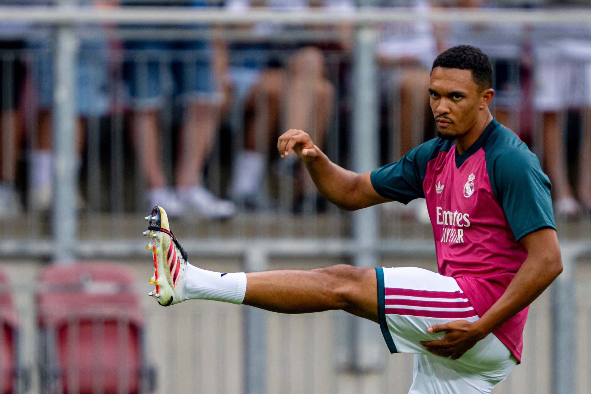 Mourinho mulling over potential midfield role for Real Madrid star defender