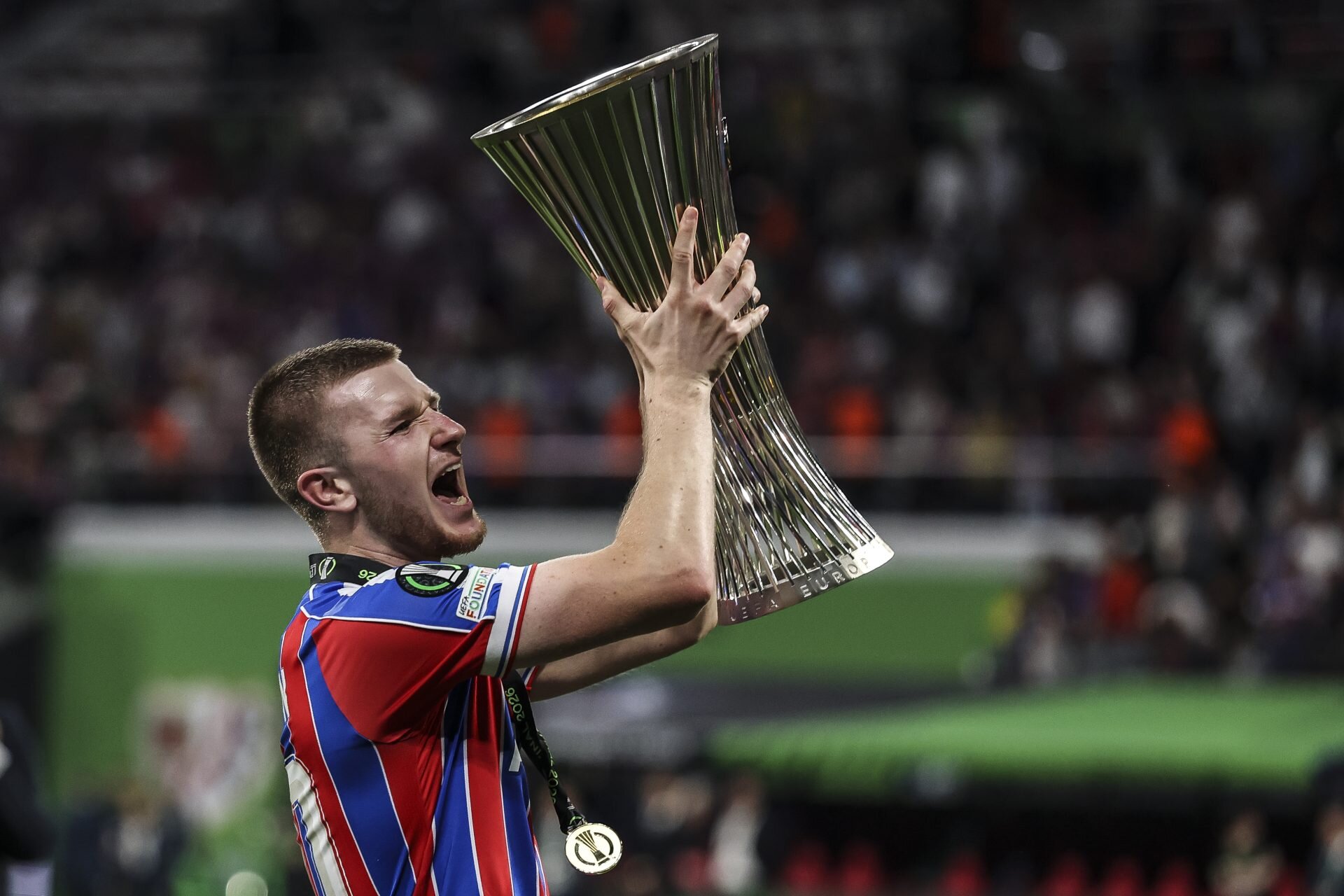 Premier League side slap €90m-plus price tag on Real Madrid midfield target