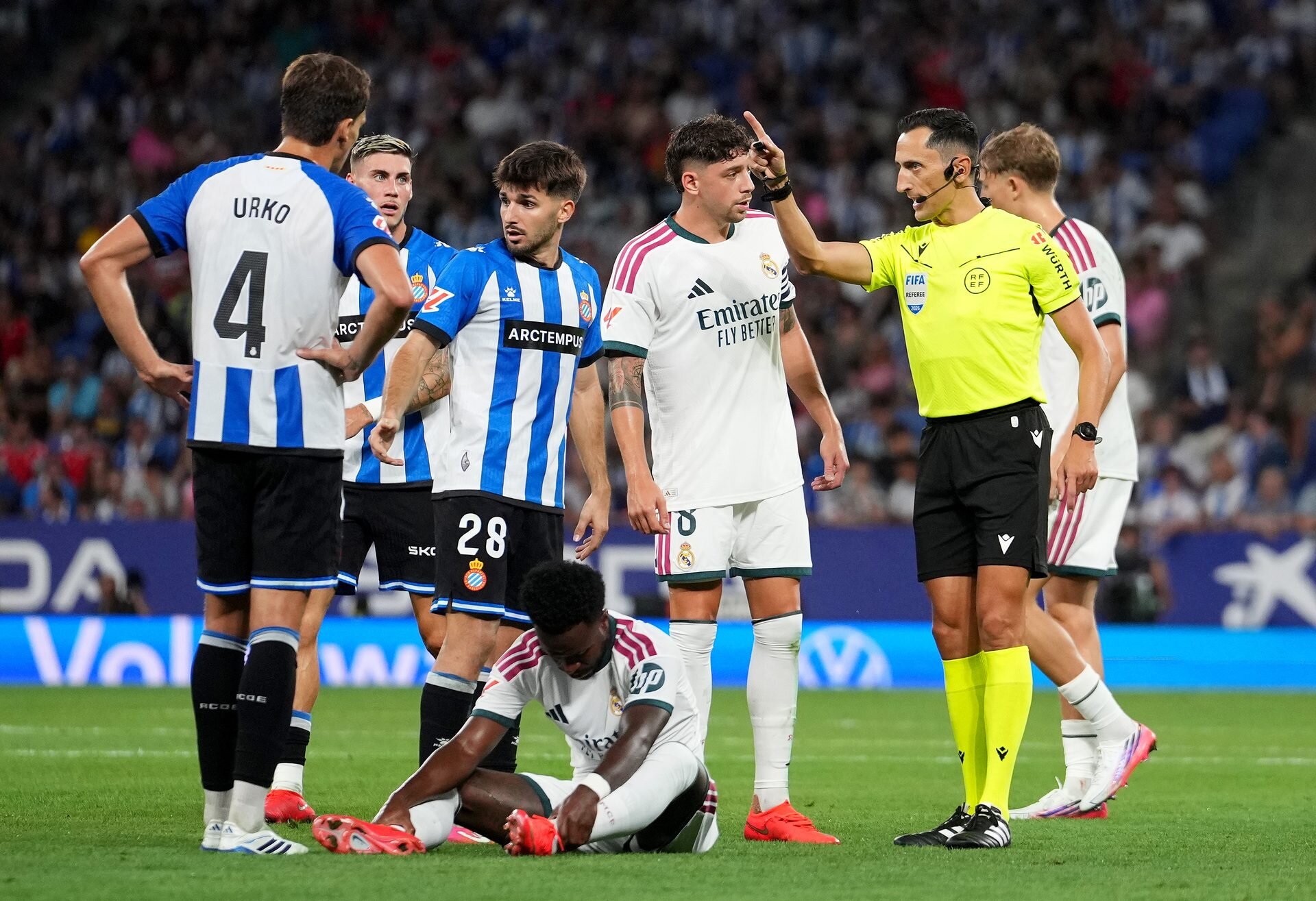 Real Madrid TV launches new refereeing criticism by dragging Lamine Yamal into the debate: ‘Extremely lenient with violent fouls