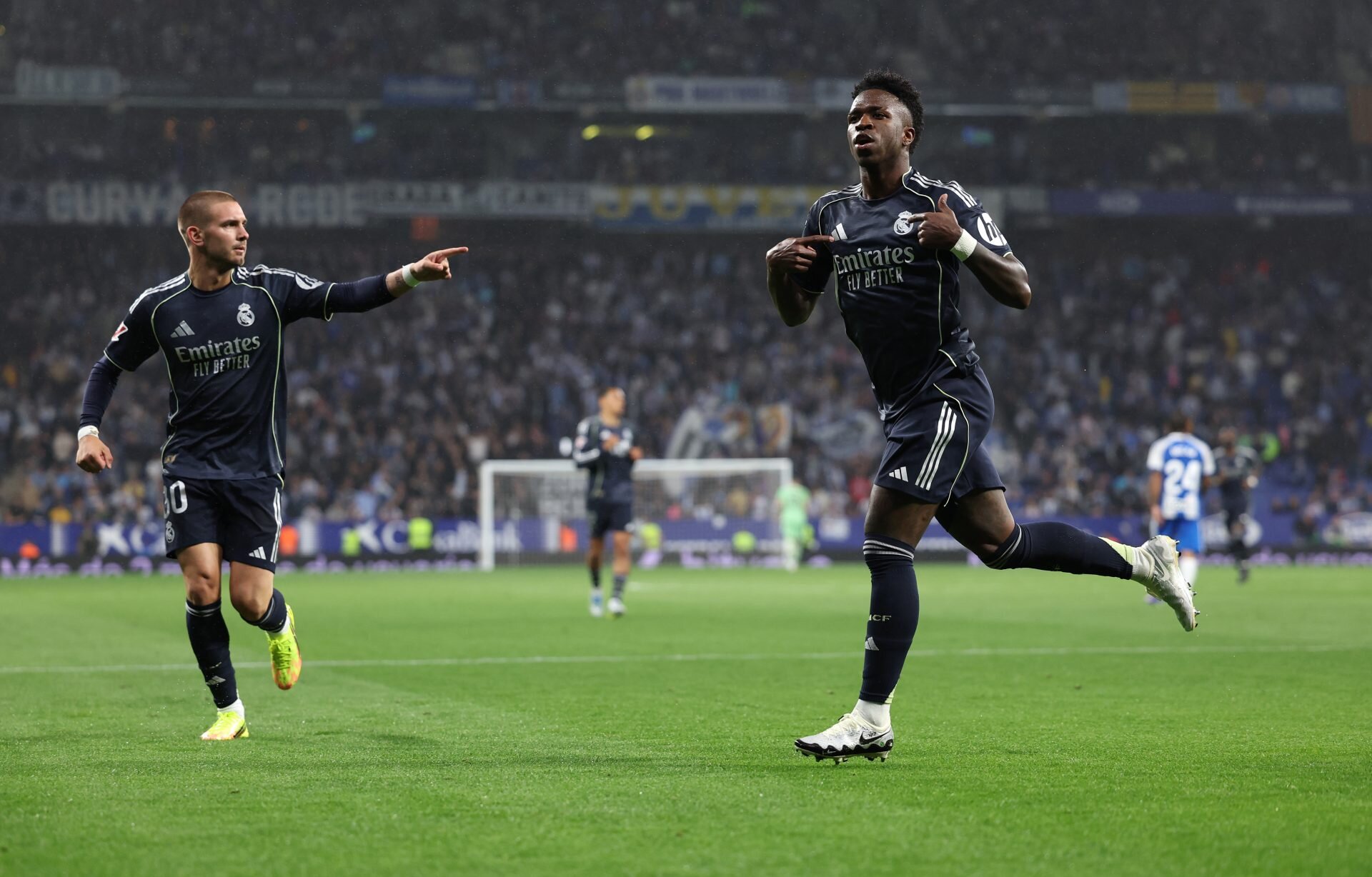 Arsenal coach ‘crazy’ about signing Real Madrid superstar ahead of crunch talks with Mourinho