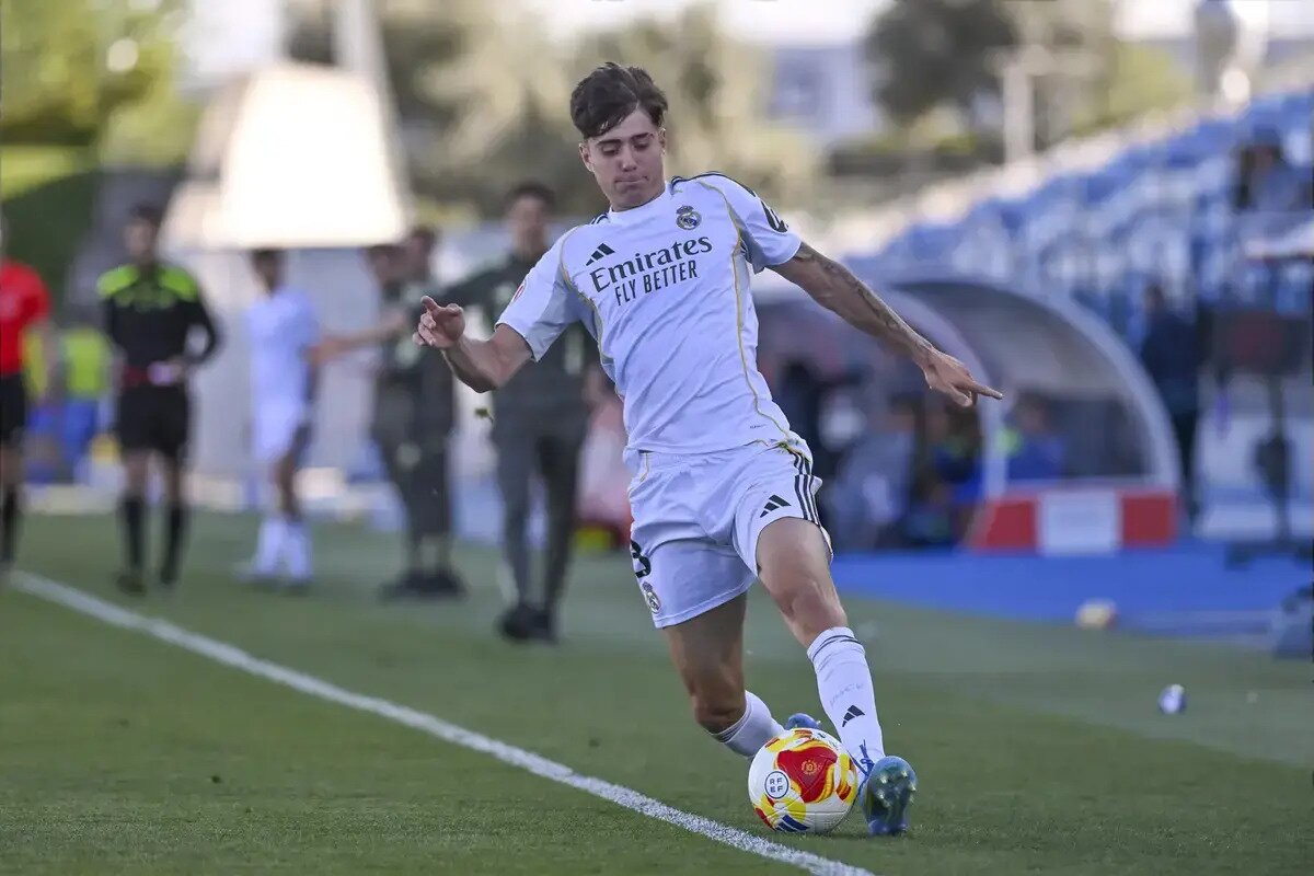 Real Madrid sell academy defender Victor Valdepenas to Fiorentina in €8m deal
