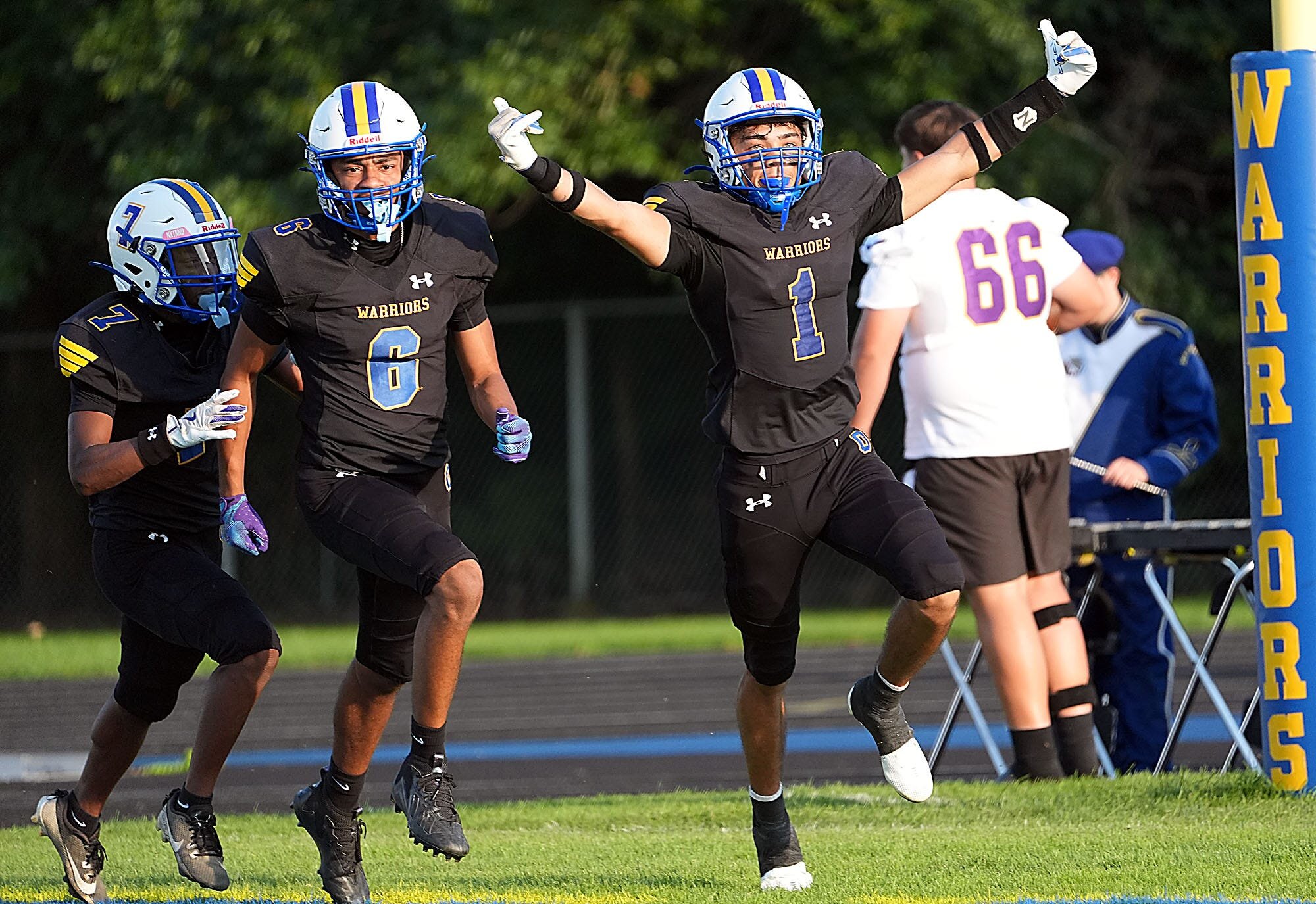 Opening TD return, 2-QB system worked well for Ontario in win over Lexington