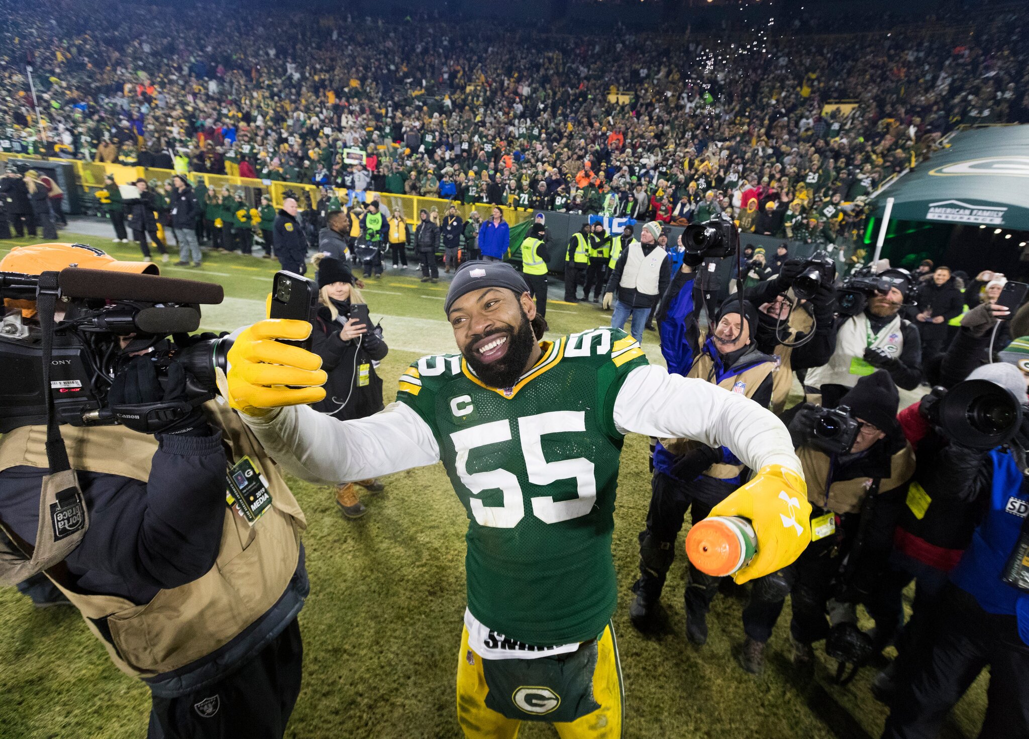 Emotional Za'Darius Smith explains why he left NFL, and why he's back