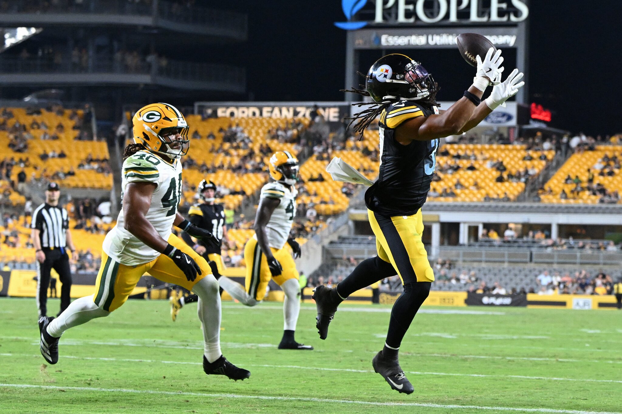 Milwaukee's Riley Nowakowski quickly winning over Steelers fans