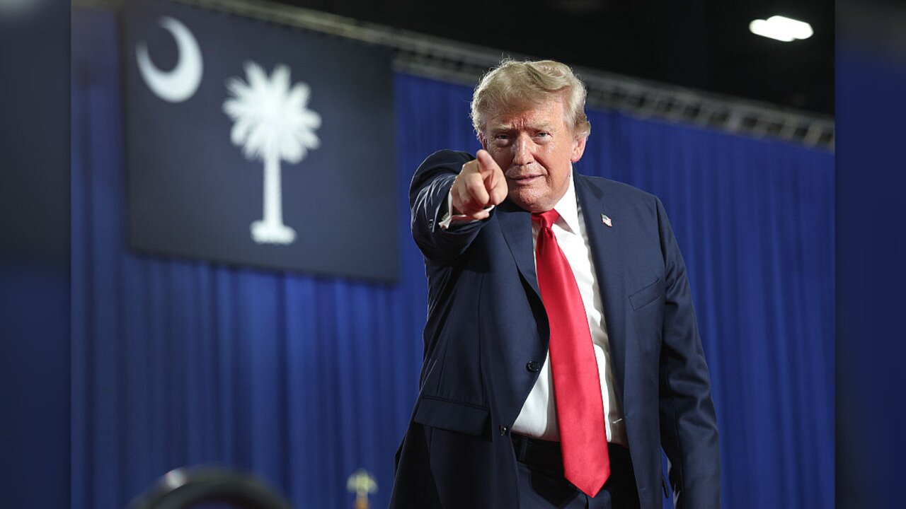 Trump bought up to $500,000 of Boeing on the same day the Navy handed Boeing a deal worth up to $880 million