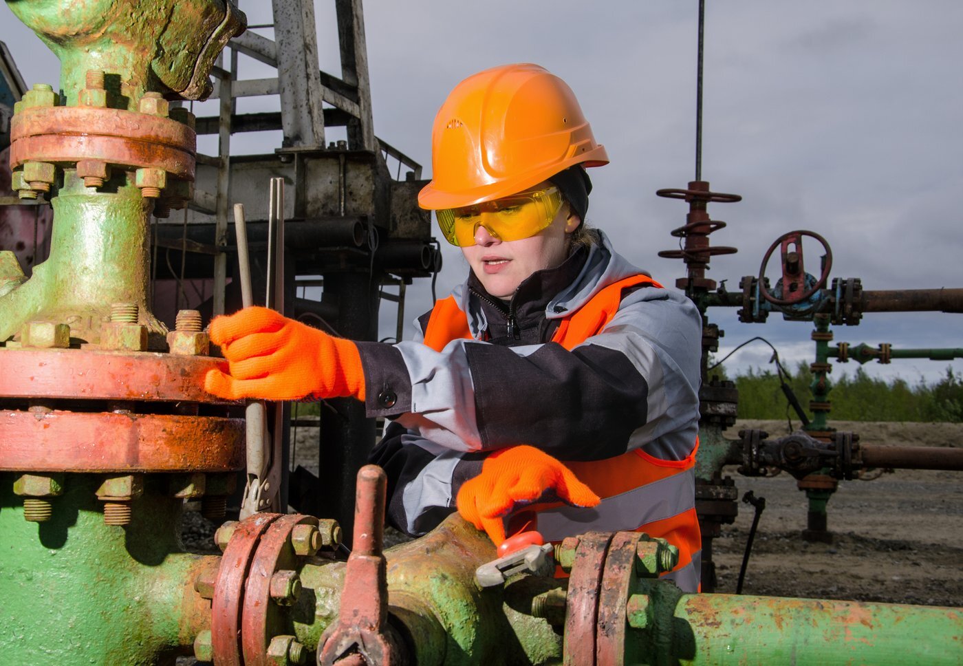 3 High-Yield Energy Stocks to Buy With $1,000 Right Now and Hold Through 2030