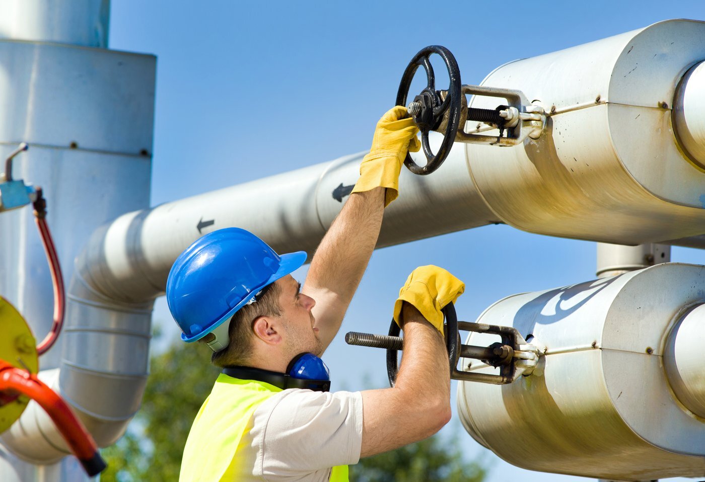 Chevron vs. Occidental: Which Oil Major's Dividend Is Actually Safer?