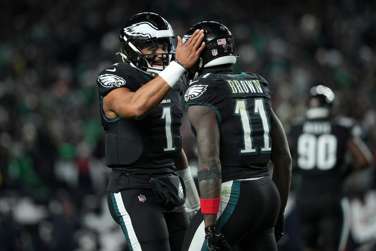 Ex-Eagles player pleads with fans: ‘Stop stalking your ex!