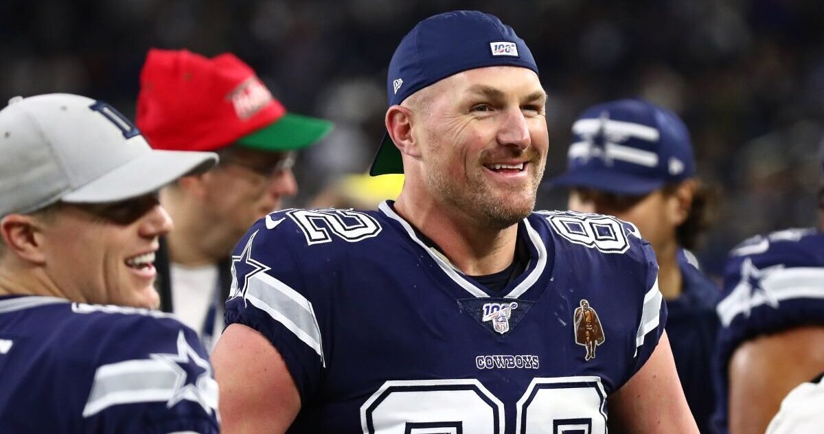 Liberty Christian (Texas) names football field after former HC, Dallas Cowboys legend Jason Witten and family