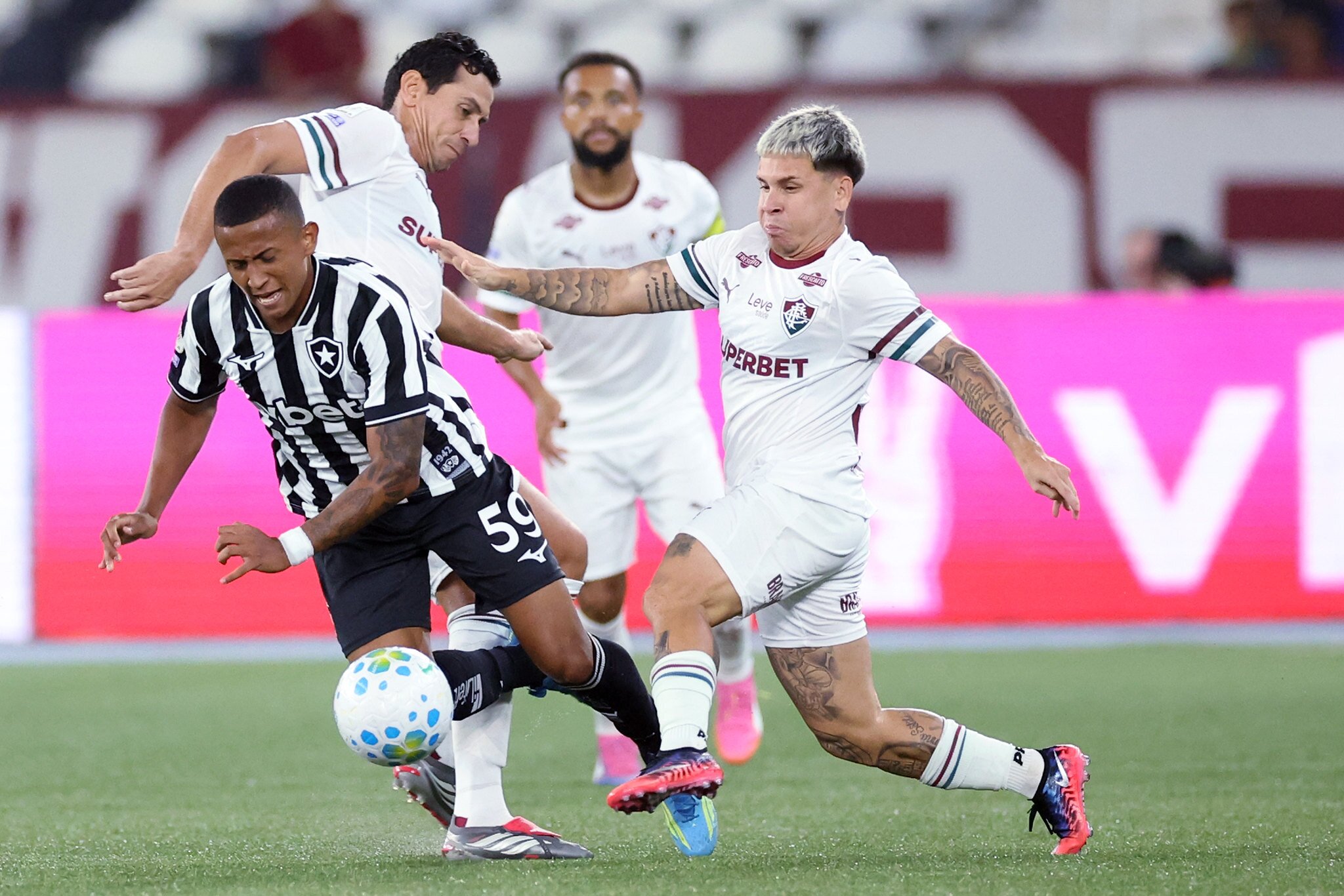 Botafogo and Fluminense draw in derby at Nilton Santos