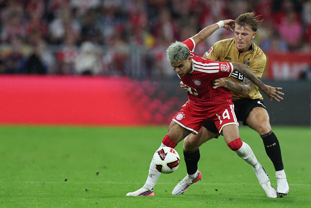 📸 Wild Bundesliga opener: VfB blow big chance & FCB strike cold