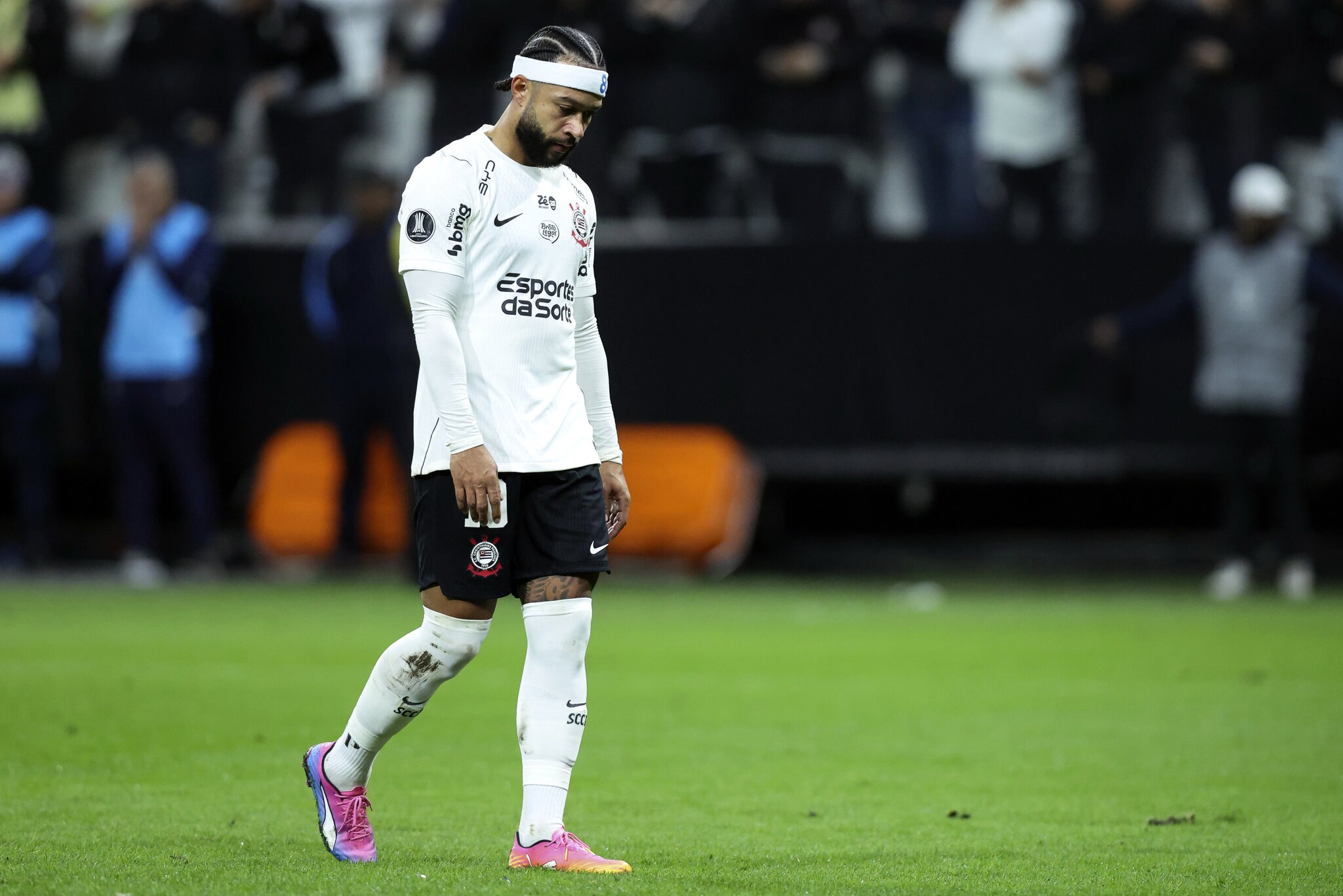 ⚠️ As termination is weighed up, Corinthians punish Depay over fire at HQ