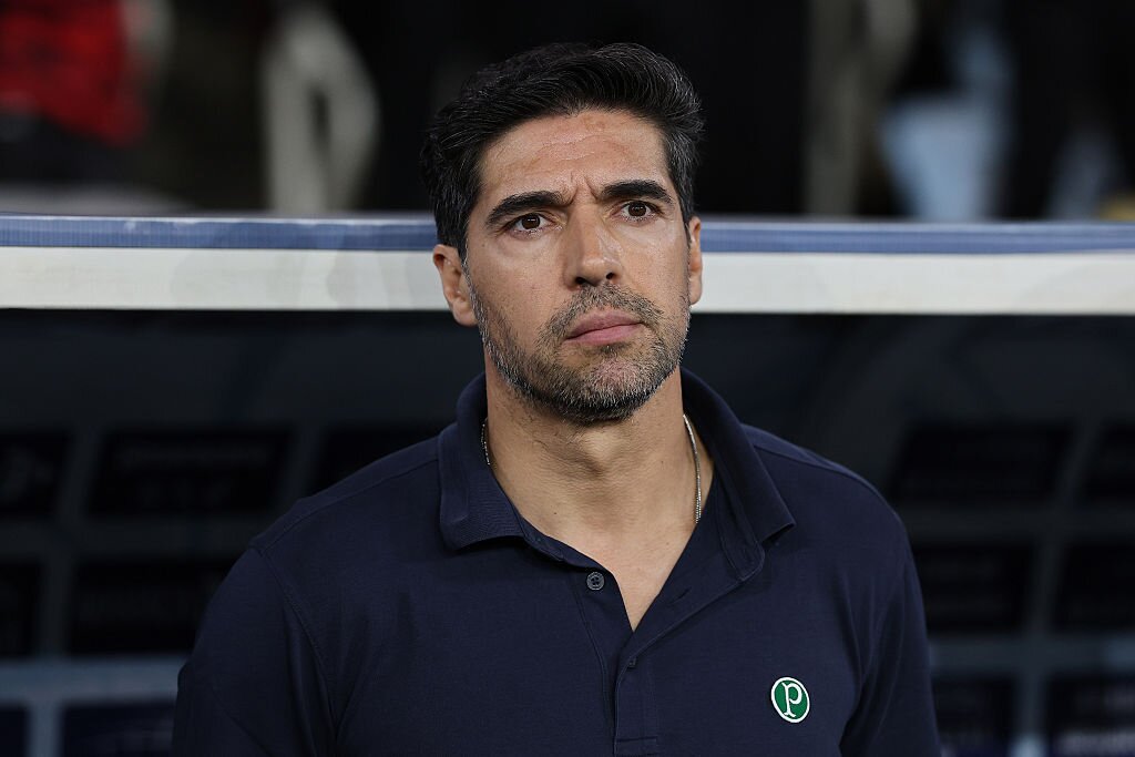Palmeiras beat Vitória in match marred by sendings-off