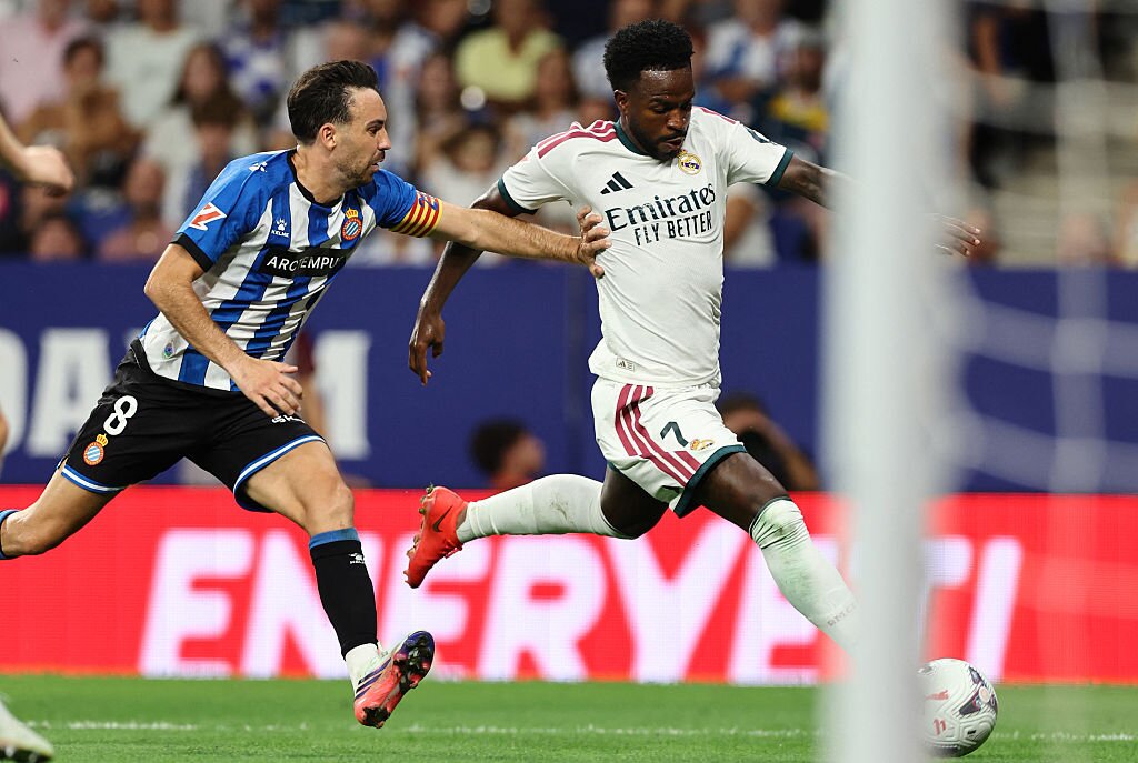 Vini Jr suffers on La Liga debut, Mourinho: he's no saint