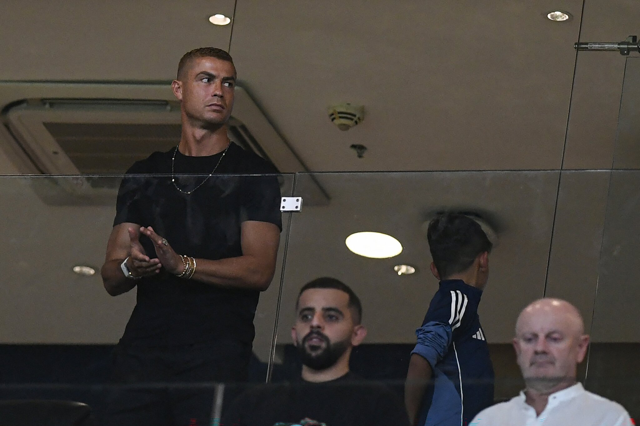 📸 CR7 now honey blonde: Ronaldo back in beast mode post-World Cup