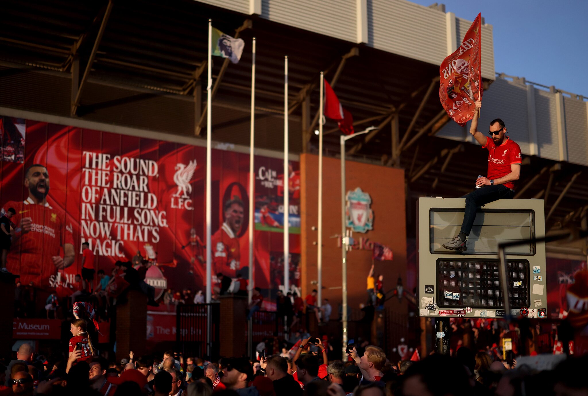🎥🚨 Feel the Anfield effect! Liverpool unveil new third kit for 2026/27