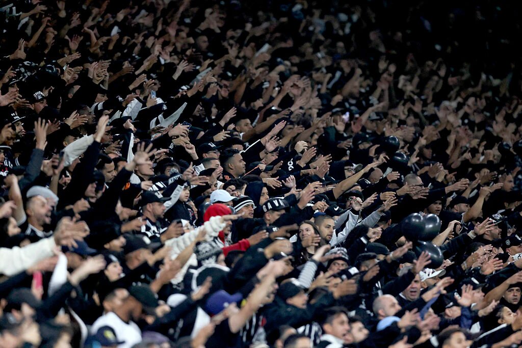 😡 Corinthians fans stage third protest in four days; watch videos
