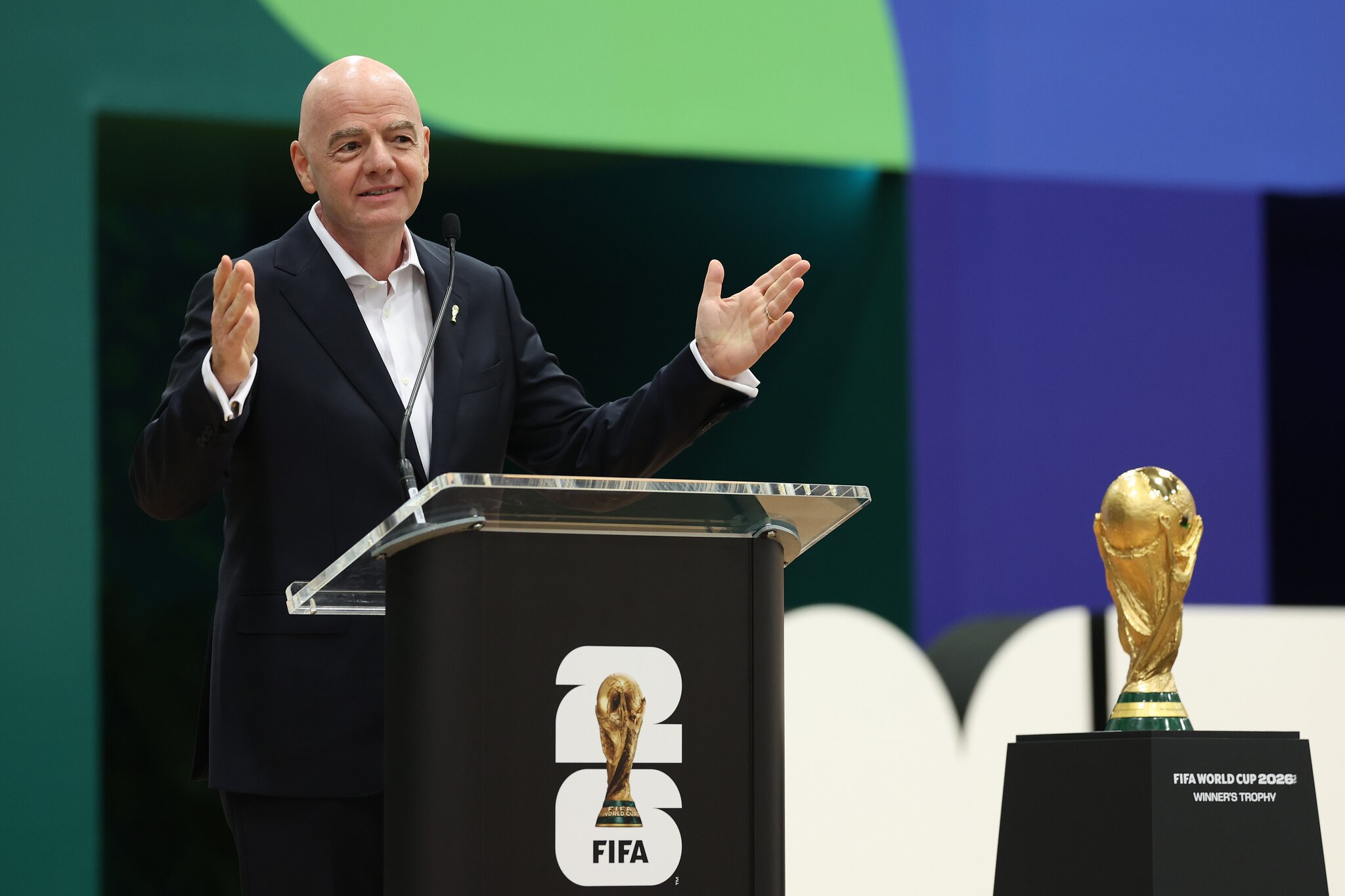 Infantino's opponents ready to launch new competitions? (Times)