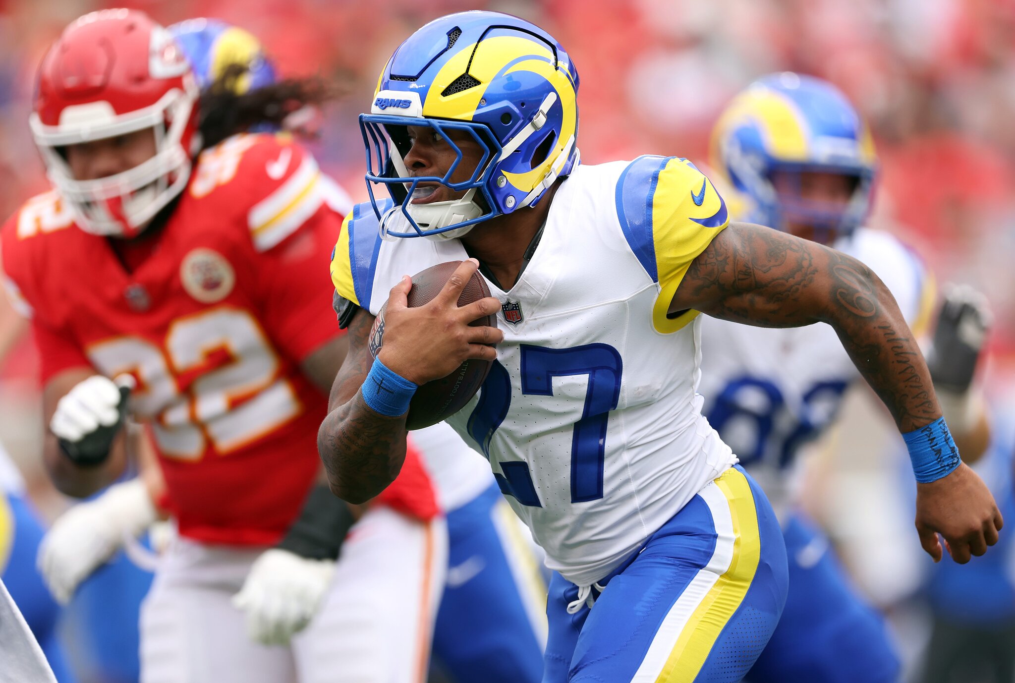 Miami Dolphins send Tutu Atwell to Rams for RB who just gained 68 yards