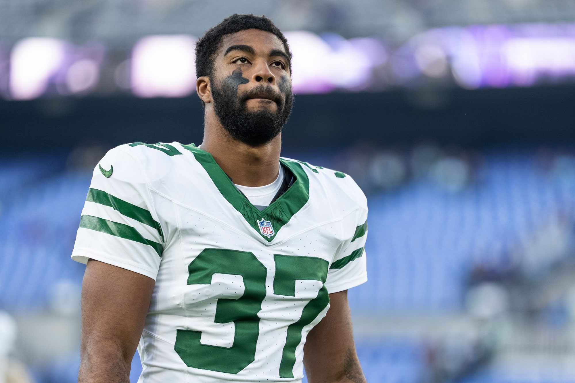 Jets’ Qwan’tez Stiggers Stretchered Off Field in Frightening Training Camp Scene
