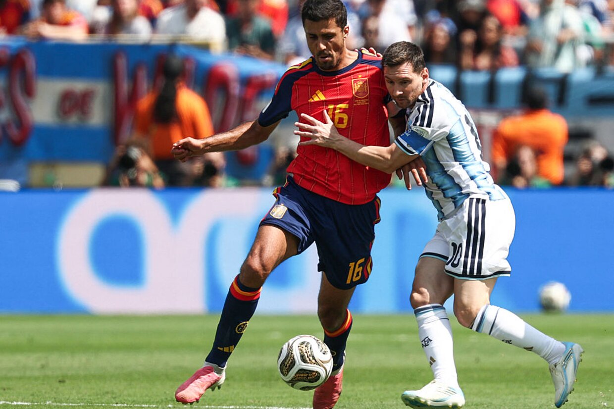 Barça looking to pip Real Madrid to Rodri