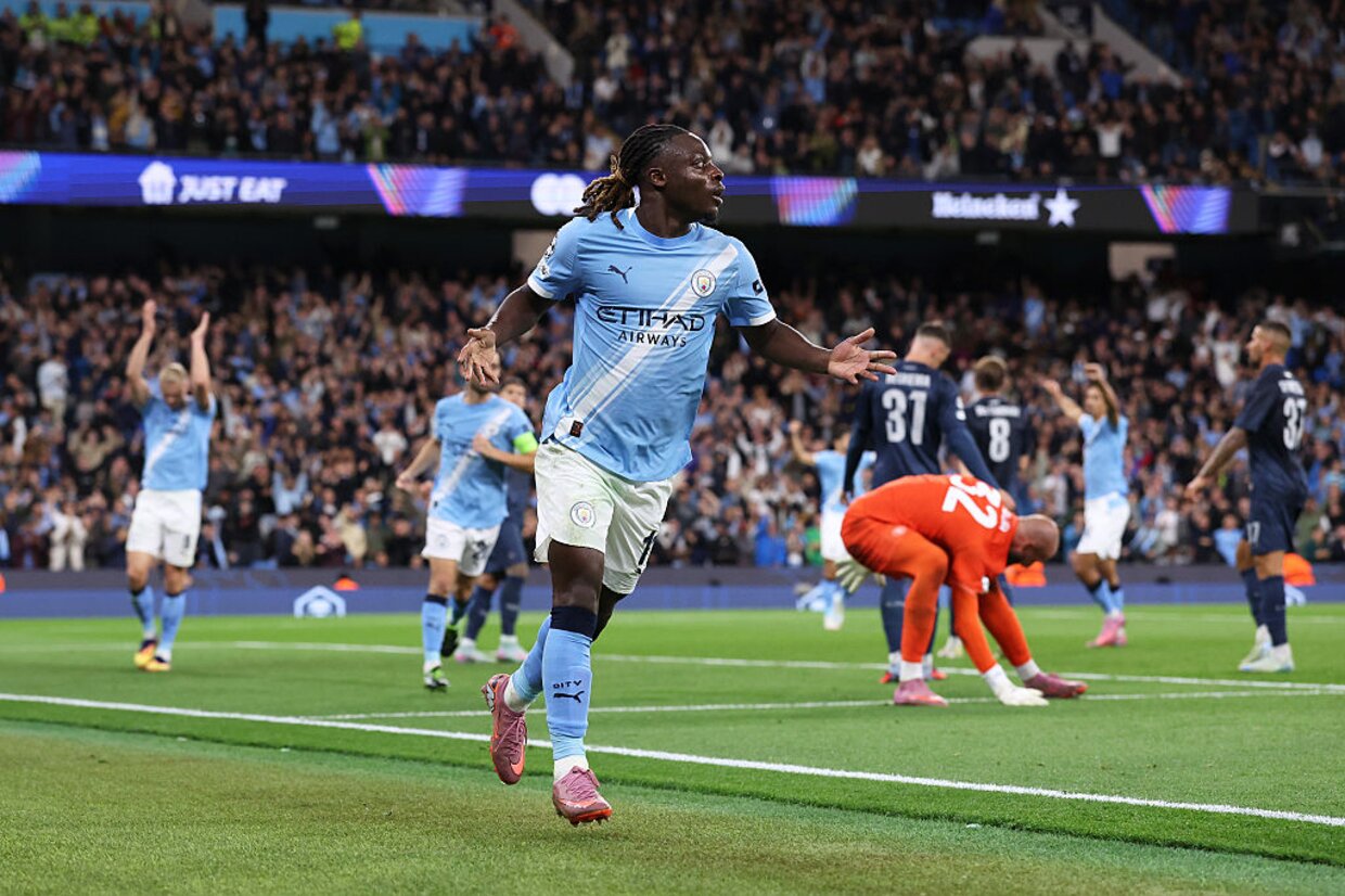 Jeremy Doku signs new Man City contract
